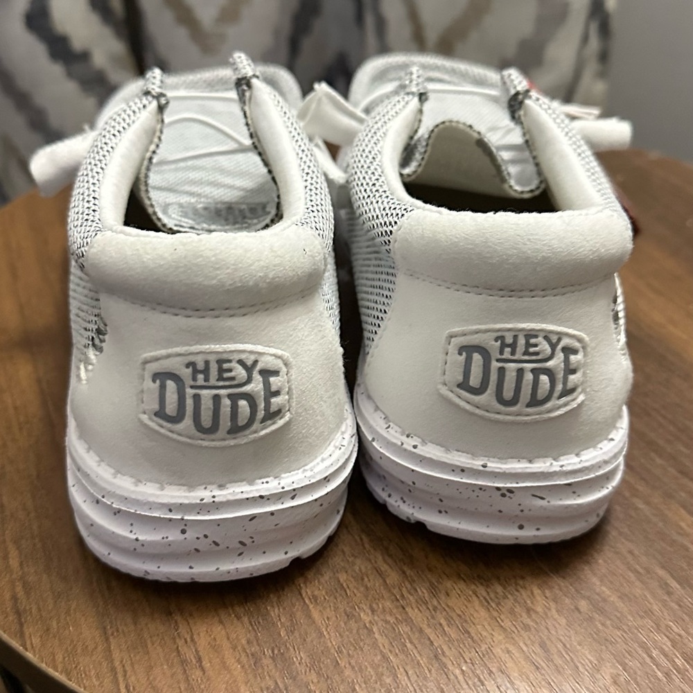 Hey Dudes. Men’s size 8, woman’s size 10. Brand new with tags never worn.